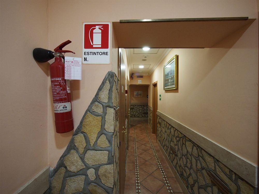 Alessandro Palace & Bar Albergue Roma