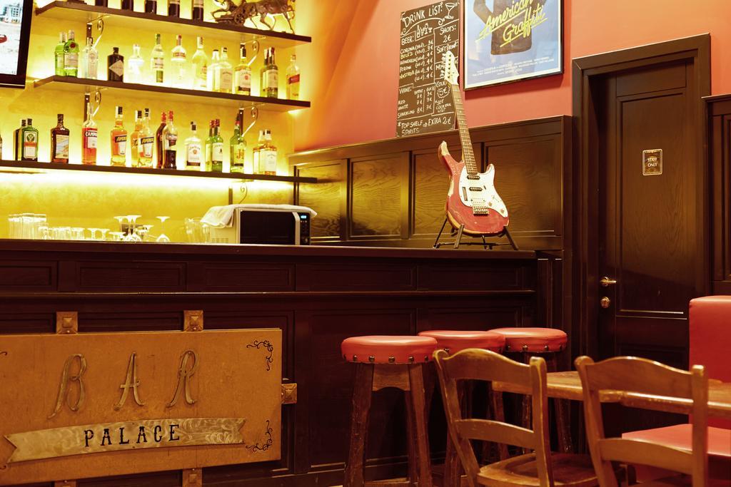 Alessandro Palace & Bar Albergue