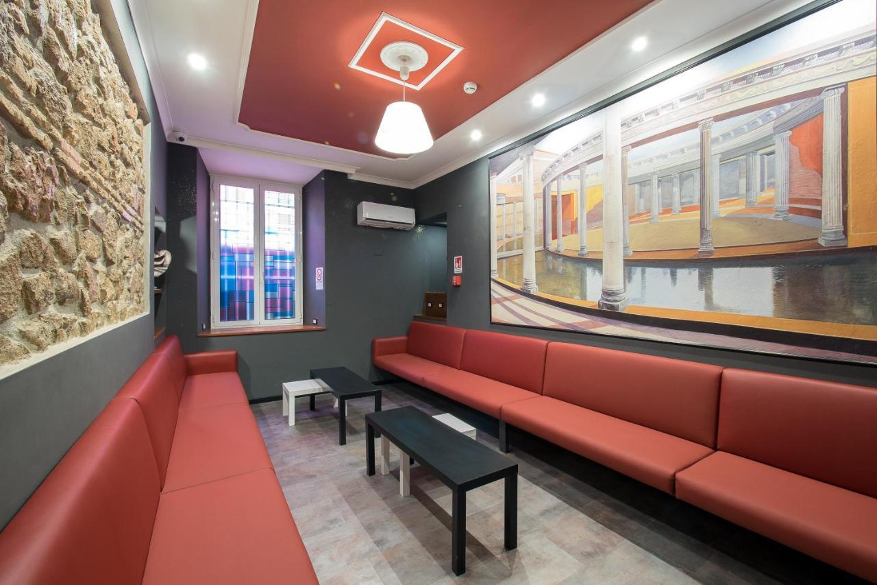 Alessandro Palace & Bar Albergue *
